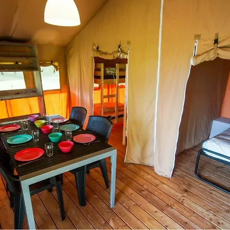Safari Tent At Vakantiepark Walsdorf Tente de luxe