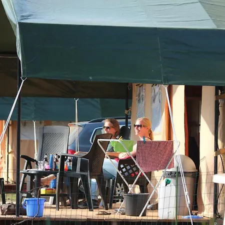 Safari Tent At Vakantiepark Walsdorf * Fouhren